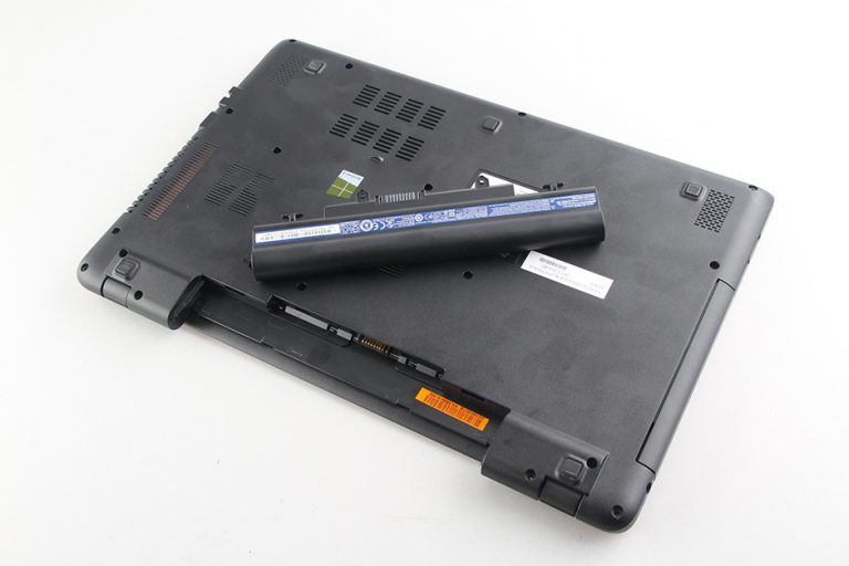 How to remove Acer laptop battery